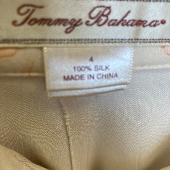 Tommy Bahama Women's Shorts - Black, Green, Blue, White, Ice Blue
EUC
No damage - Picture 2 of 2